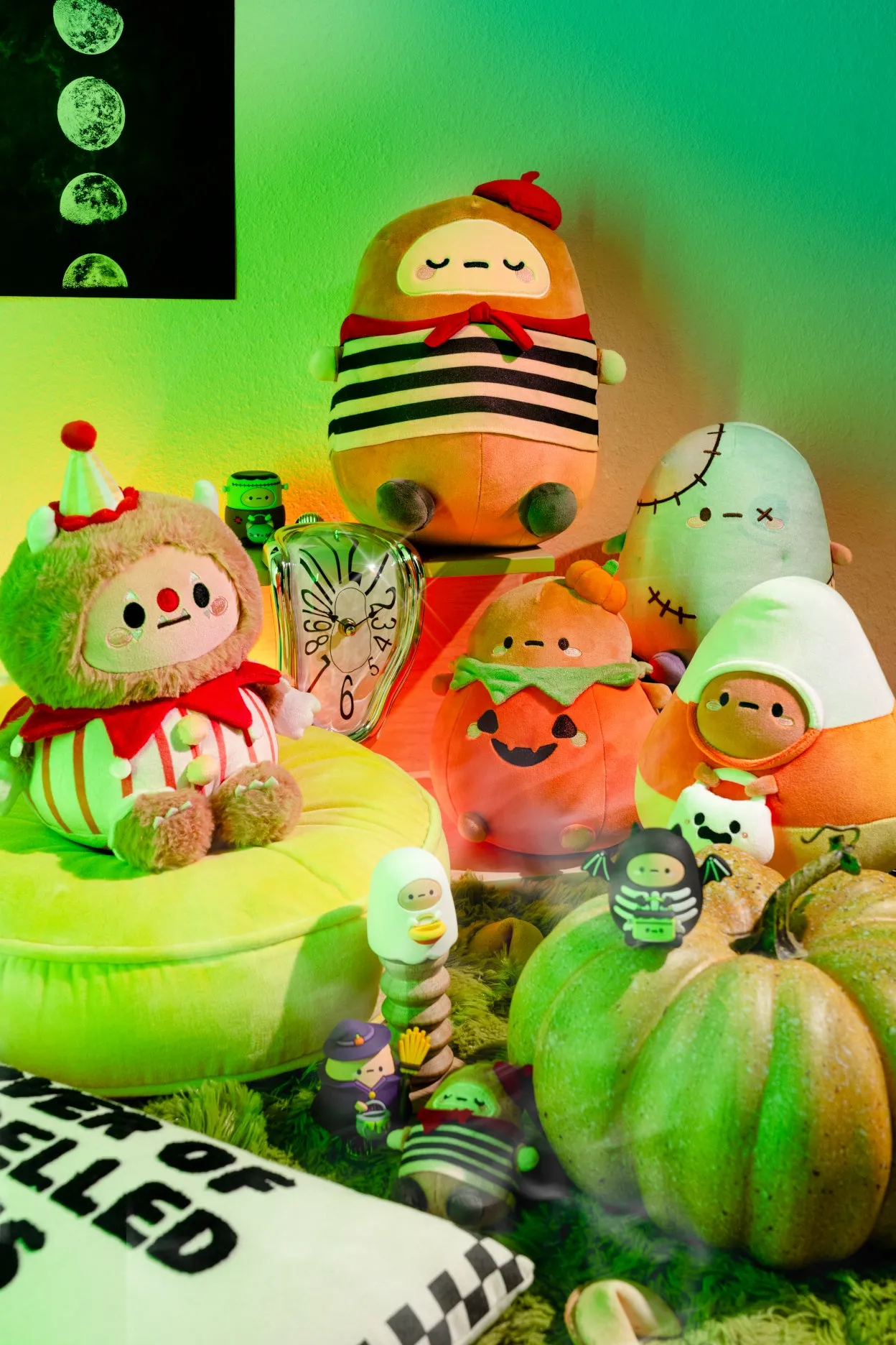 Clown Hank Yeti Midi Mochi Plush - Image 3