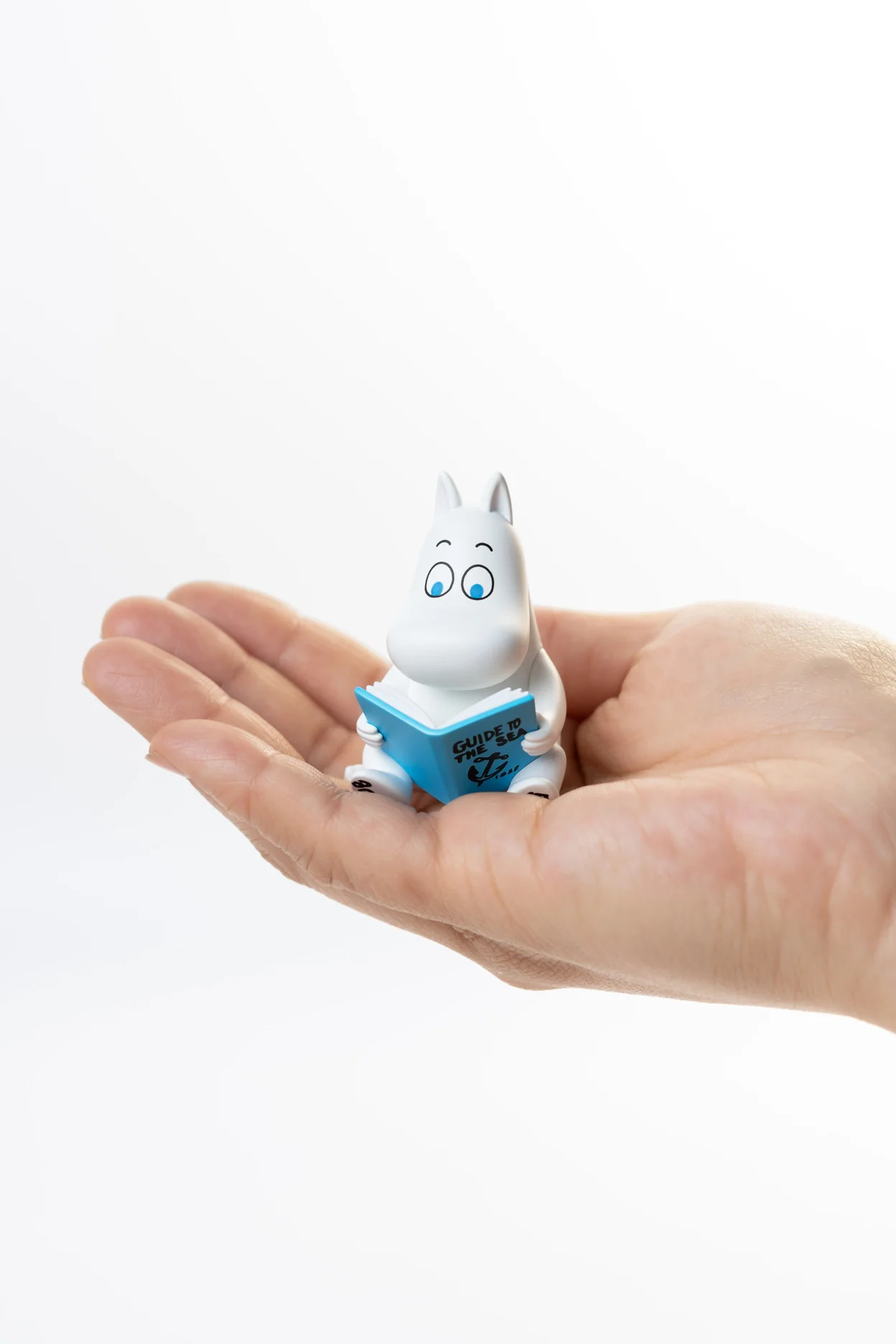 Smoko Moomin Reads Blind Box Figure - Image 4