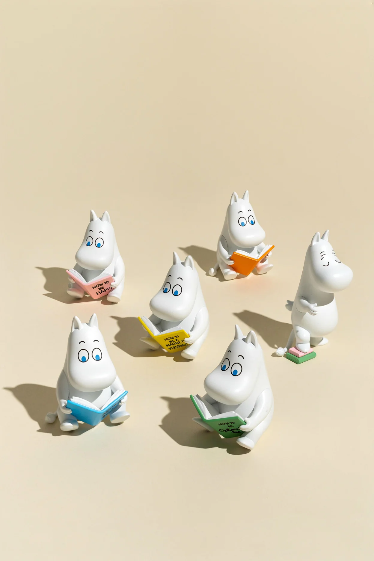 Smoko Moomin Reads Blind Box Figure - Image 5